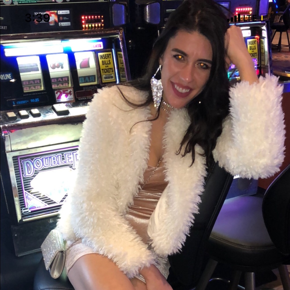 WHITE SHAGGY SLIGHT CROP COAT W/ SATIN LINING